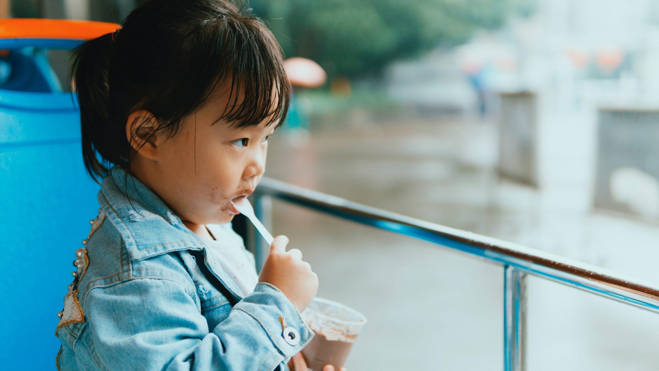 Umur Berapa Si Kecil yang Masih Bayi Boleh Diberi Es Krim?
