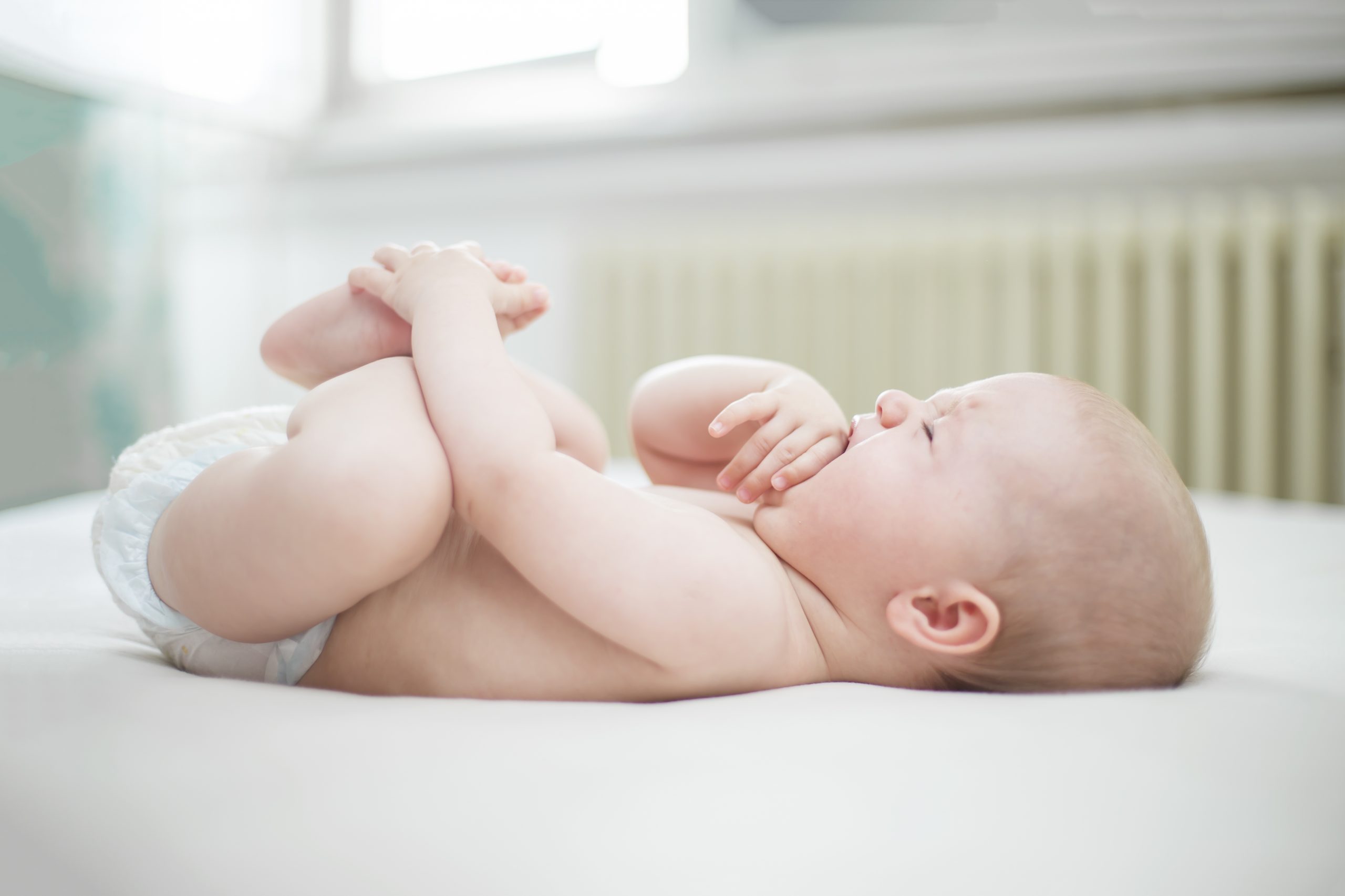 Kenali Cara Membedakan Muntah Pada Bayi